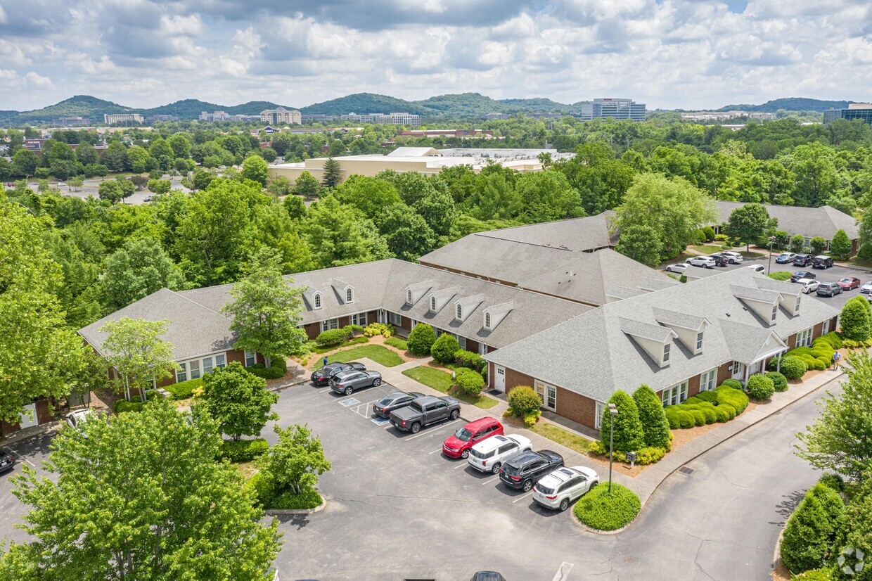 3326 Aspen Grove Dr, Franklin TN 37067 multi-family property, photo 15 of 16