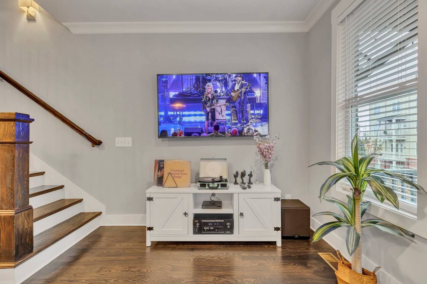 Nashville, Tennessee 37203, United States, 4 Bedrooms Bedrooms, ,4 BathroomsBathrooms,Residential,Active,109845