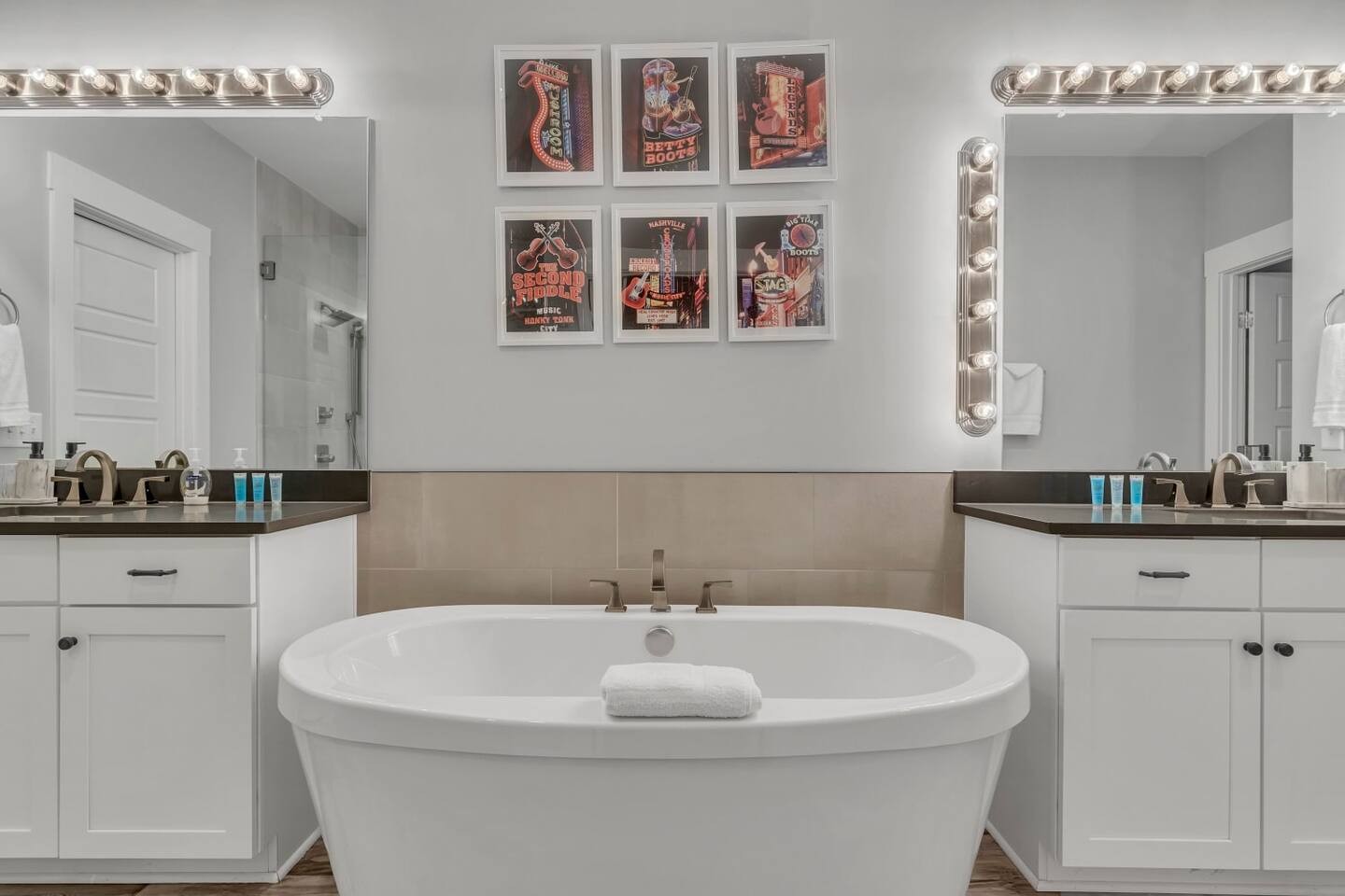 Nashville, Tennessee 37203, United States, 4 Bedrooms Bedrooms, ,4 BathroomsBathrooms,Residential,Active,109845