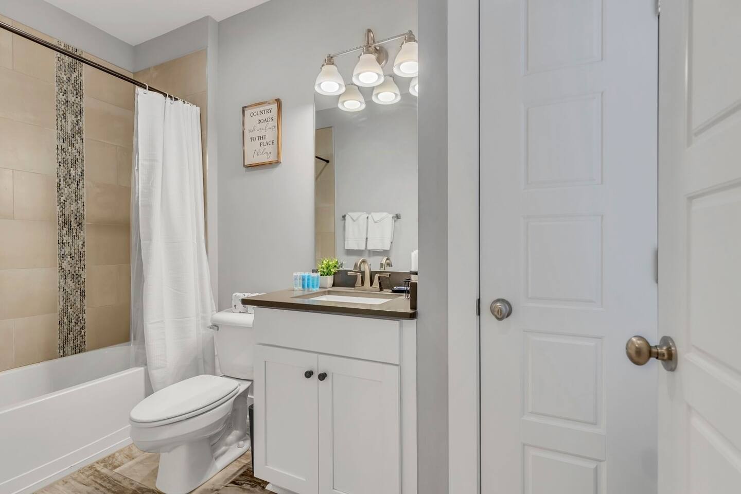 Nashville, Tennessee 37203, United States, 4 Bedrooms Bedrooms, ,4 BathroomsBathrooms,Residential,Active,109845