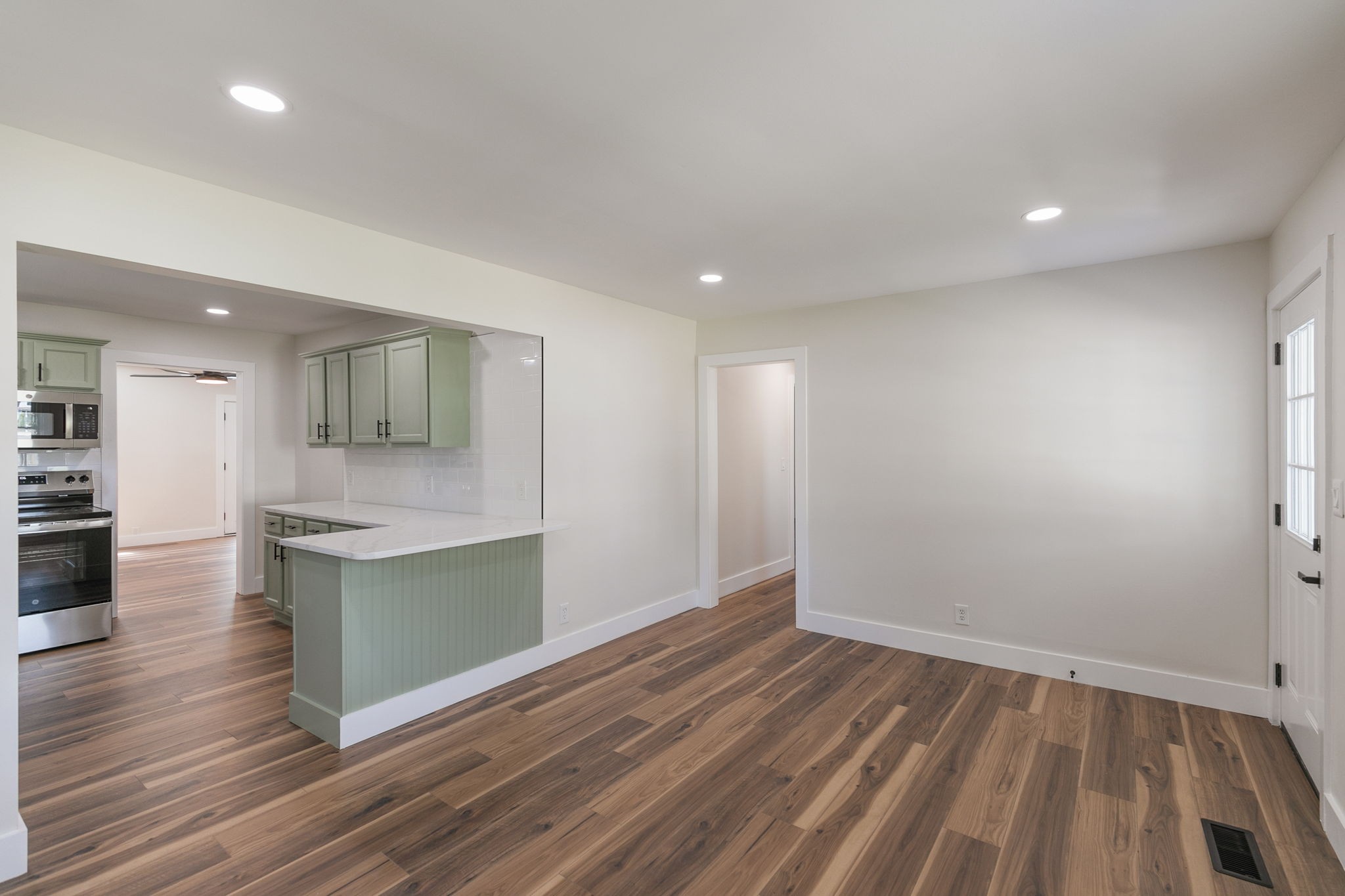 5821 Carl Pl