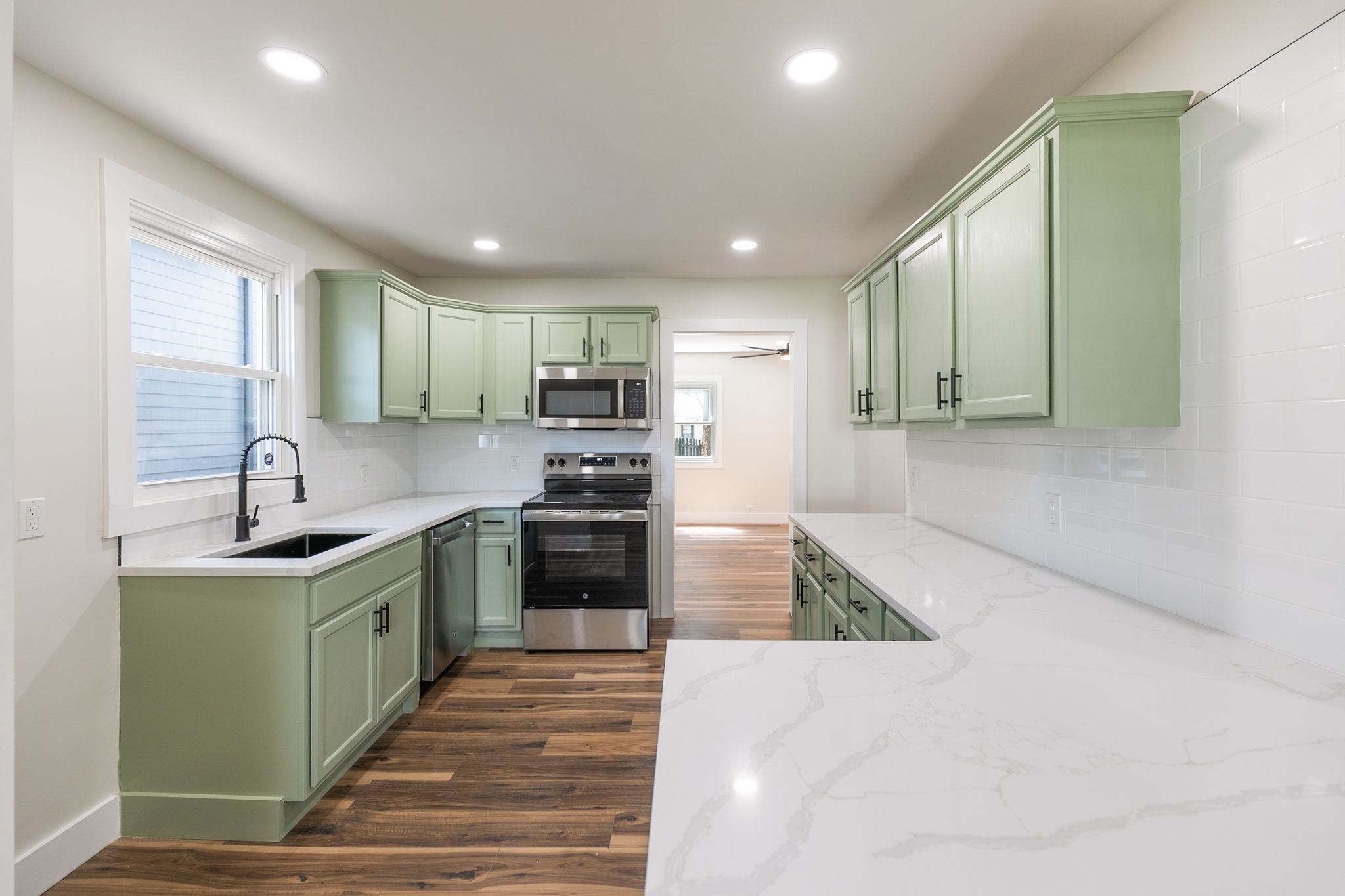 5821 Carl Pl