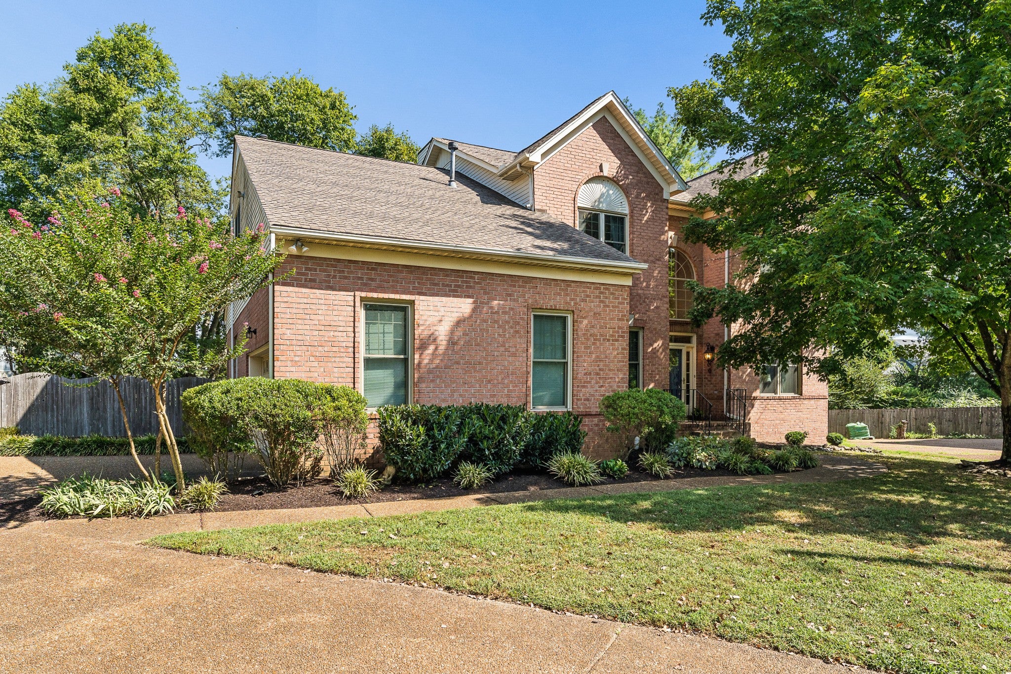 5800 Cross Pointe Ln