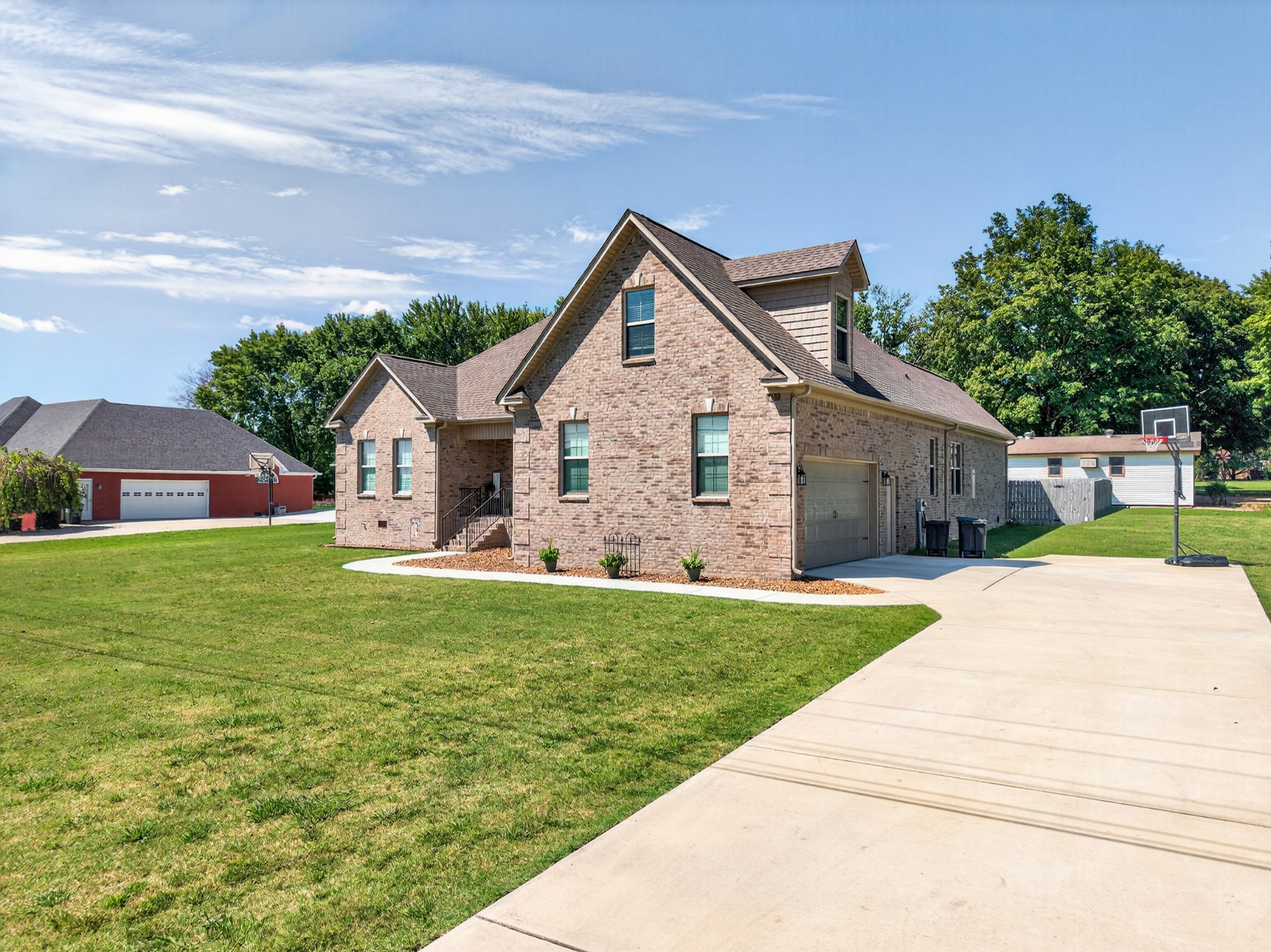 1 Roxey Dr