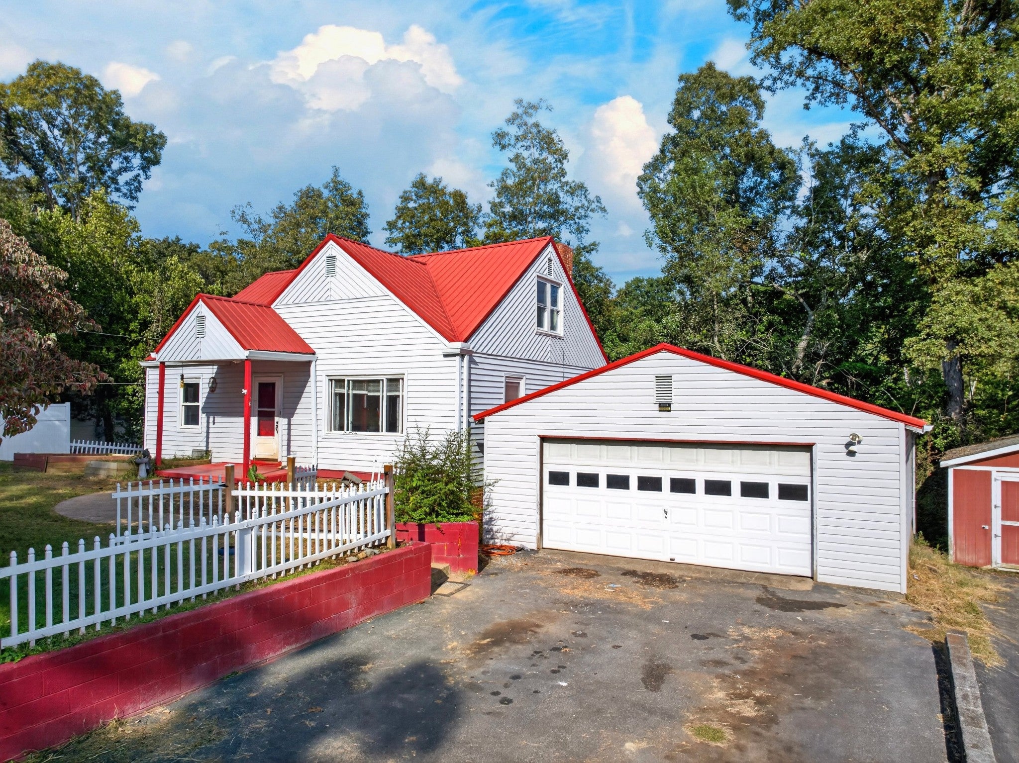4048 Ridge Rd