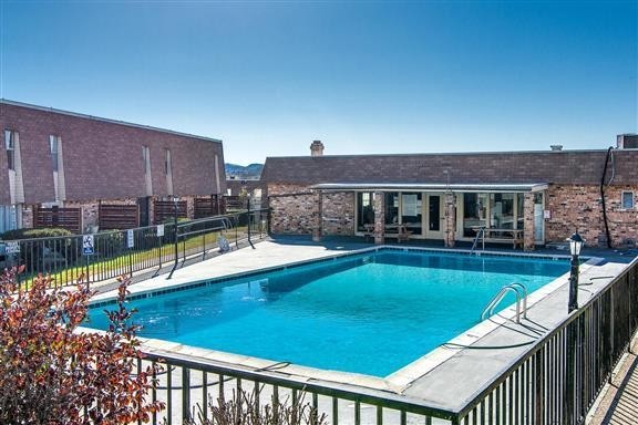 370 Wallace Rd F9