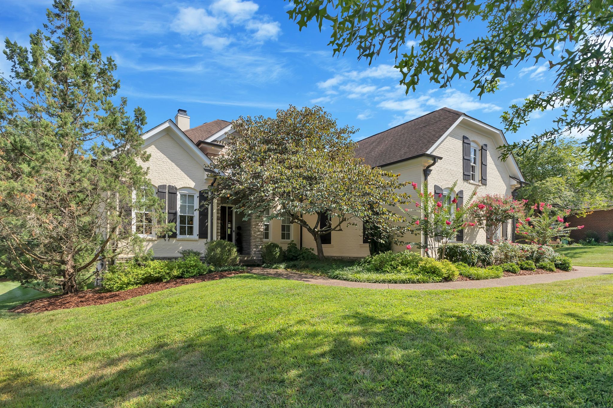 220 Azalea Ln