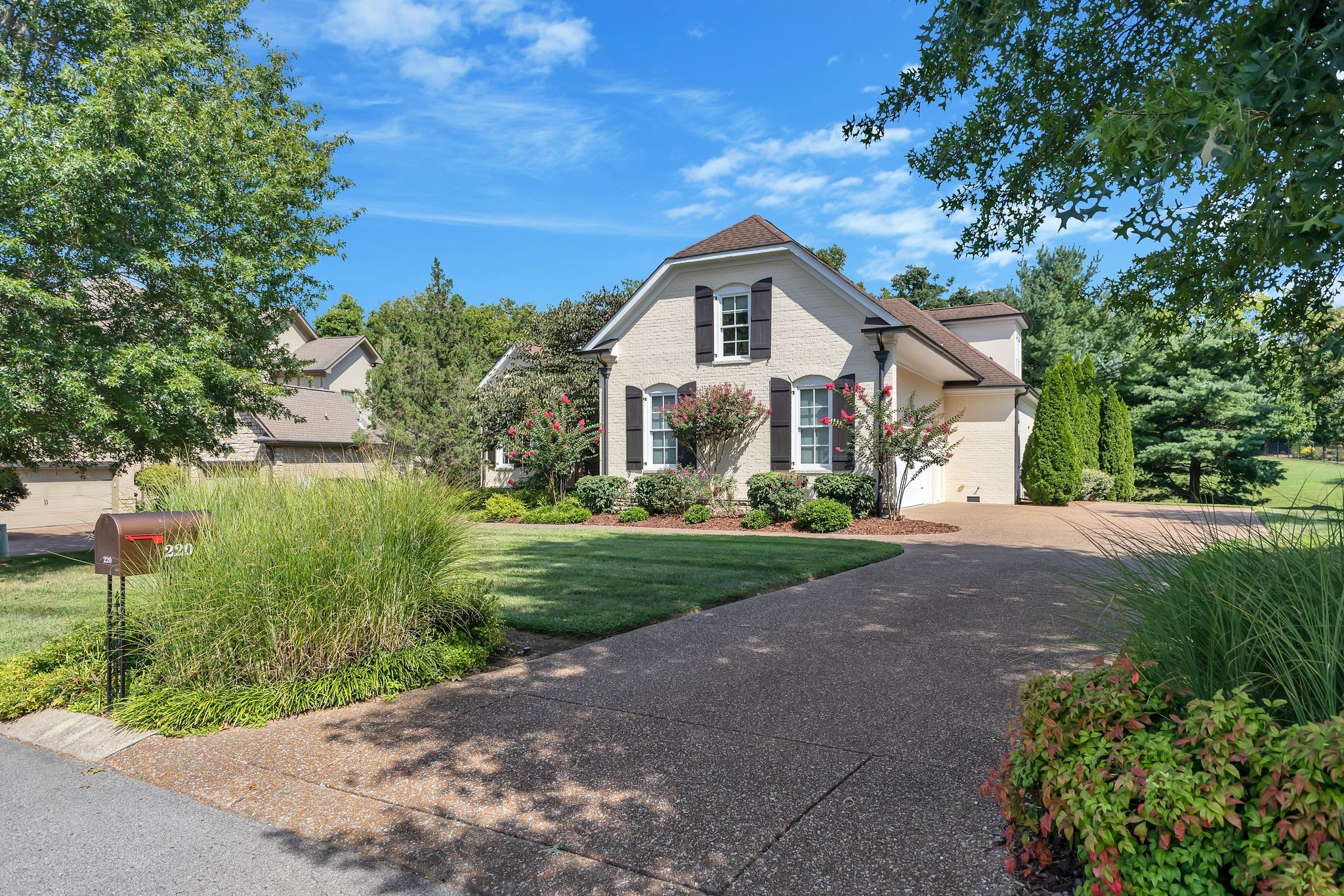220 Azalea Ln