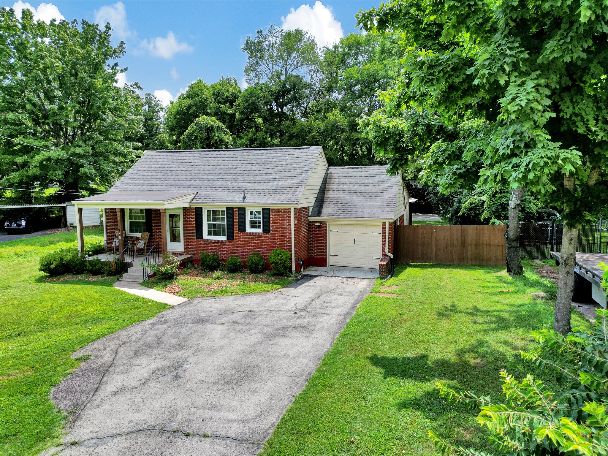 918 Cayce Dr