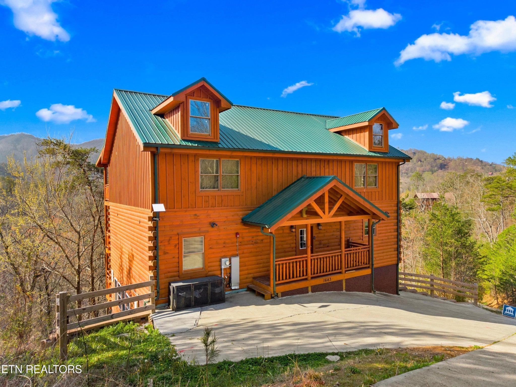 1643 Barn Door Lane