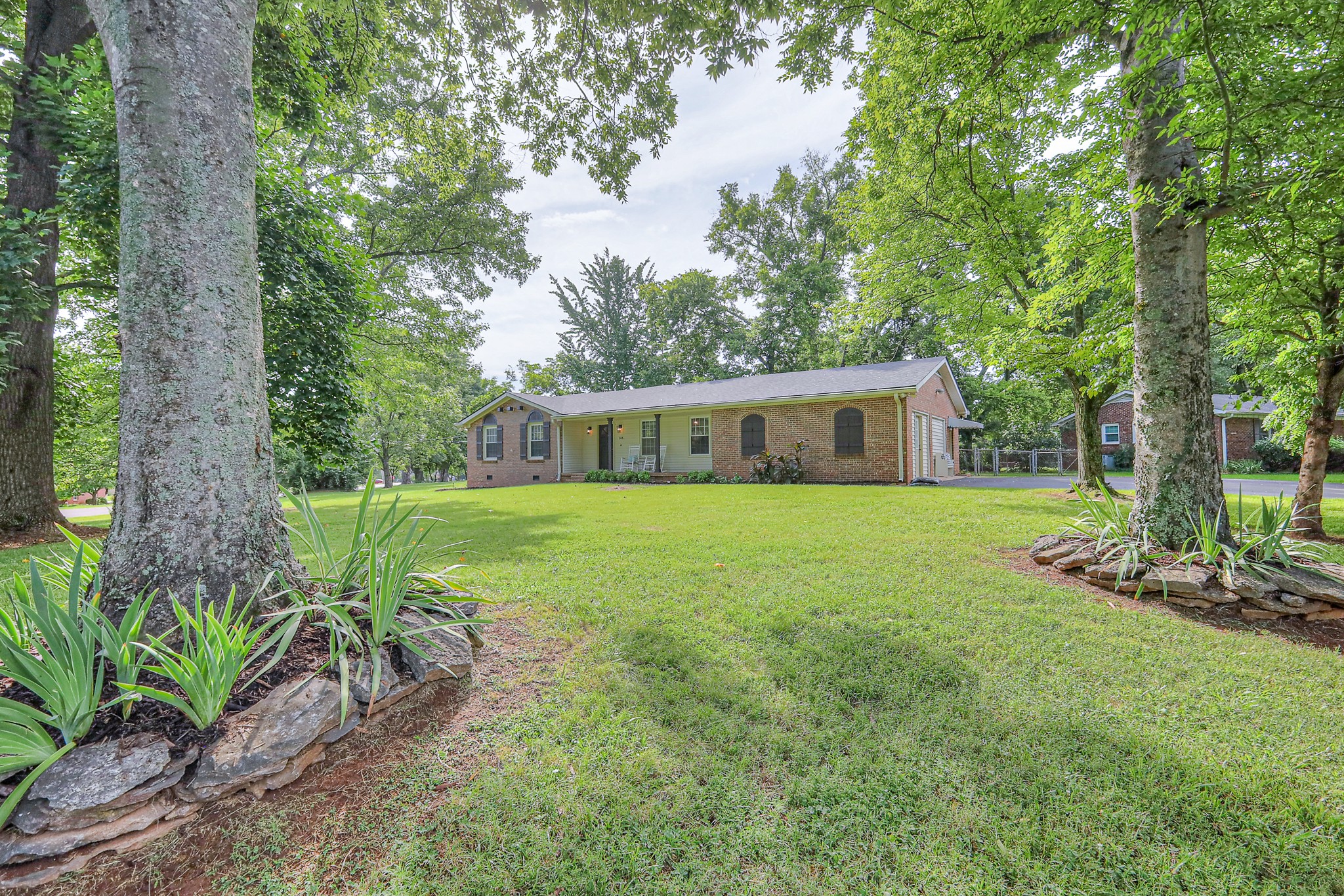106 Walton Ave