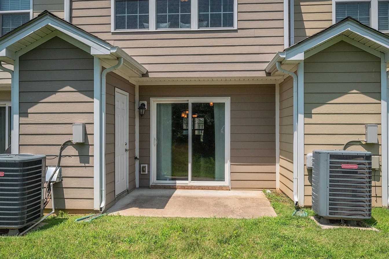 104 Cobblestone Place Dr