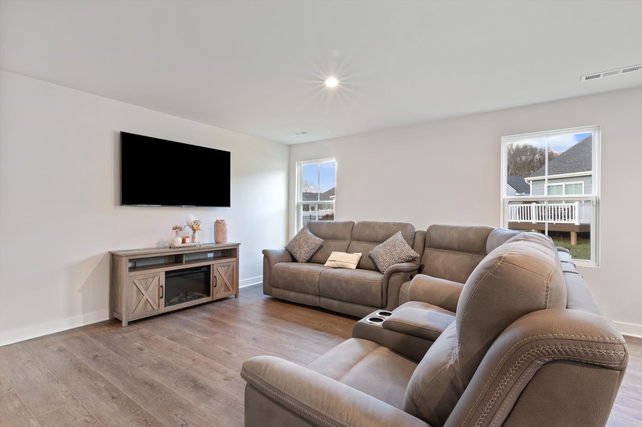 806 Rae Dr