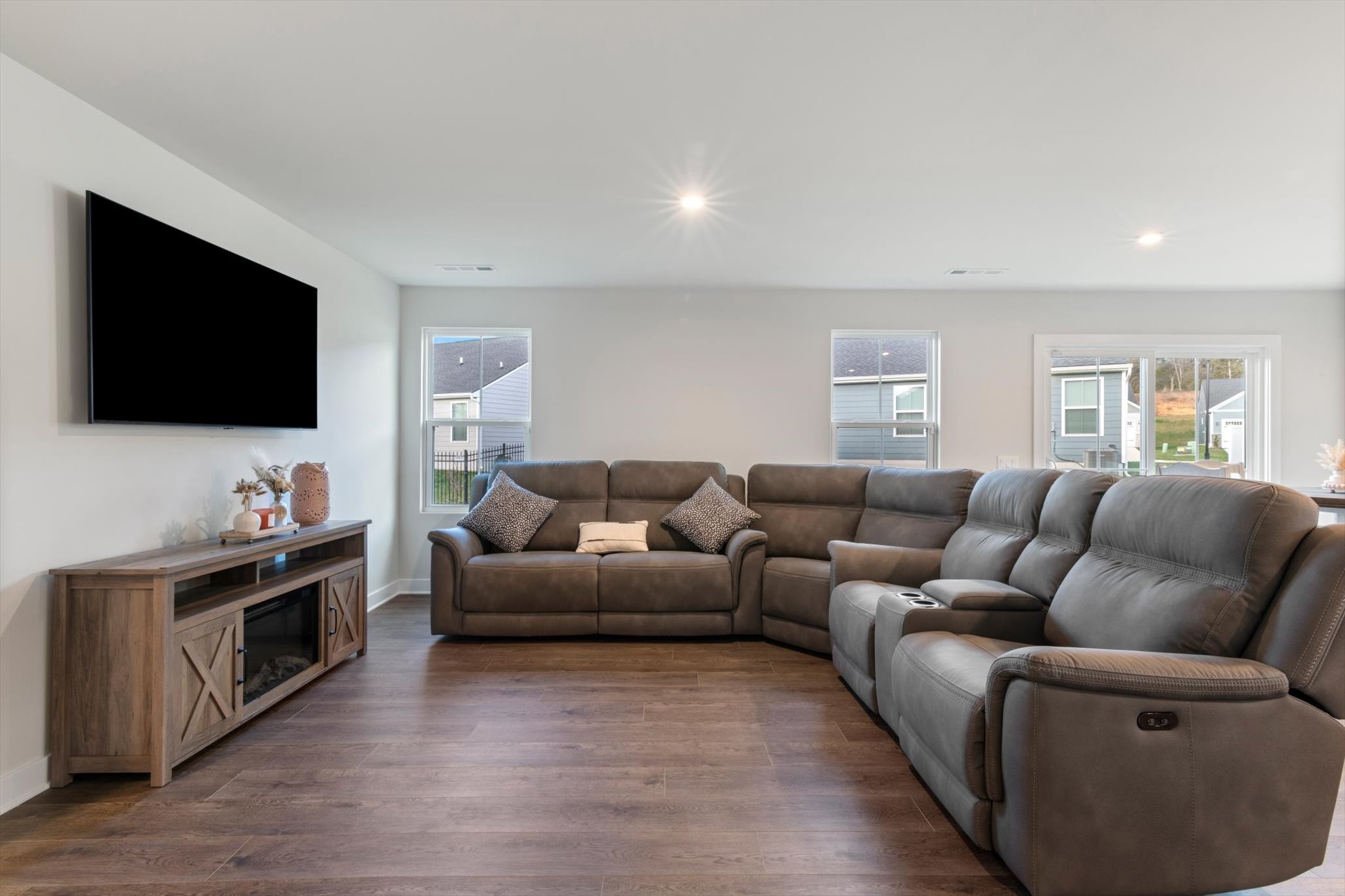 806 Rae Dr