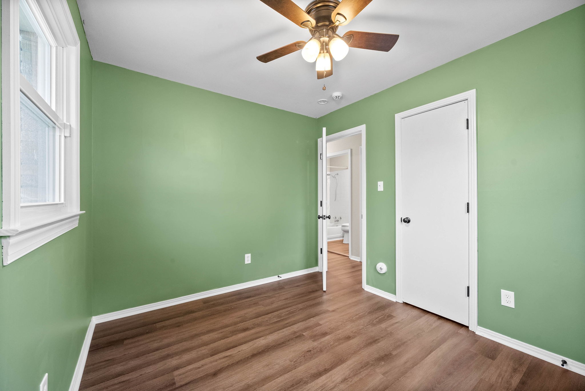 Hopkinsville, Kentucky 42240, United States, 3 Bedrooms Bedrooms, ,2 BathroomsBathrooms,Residential,Active,19909