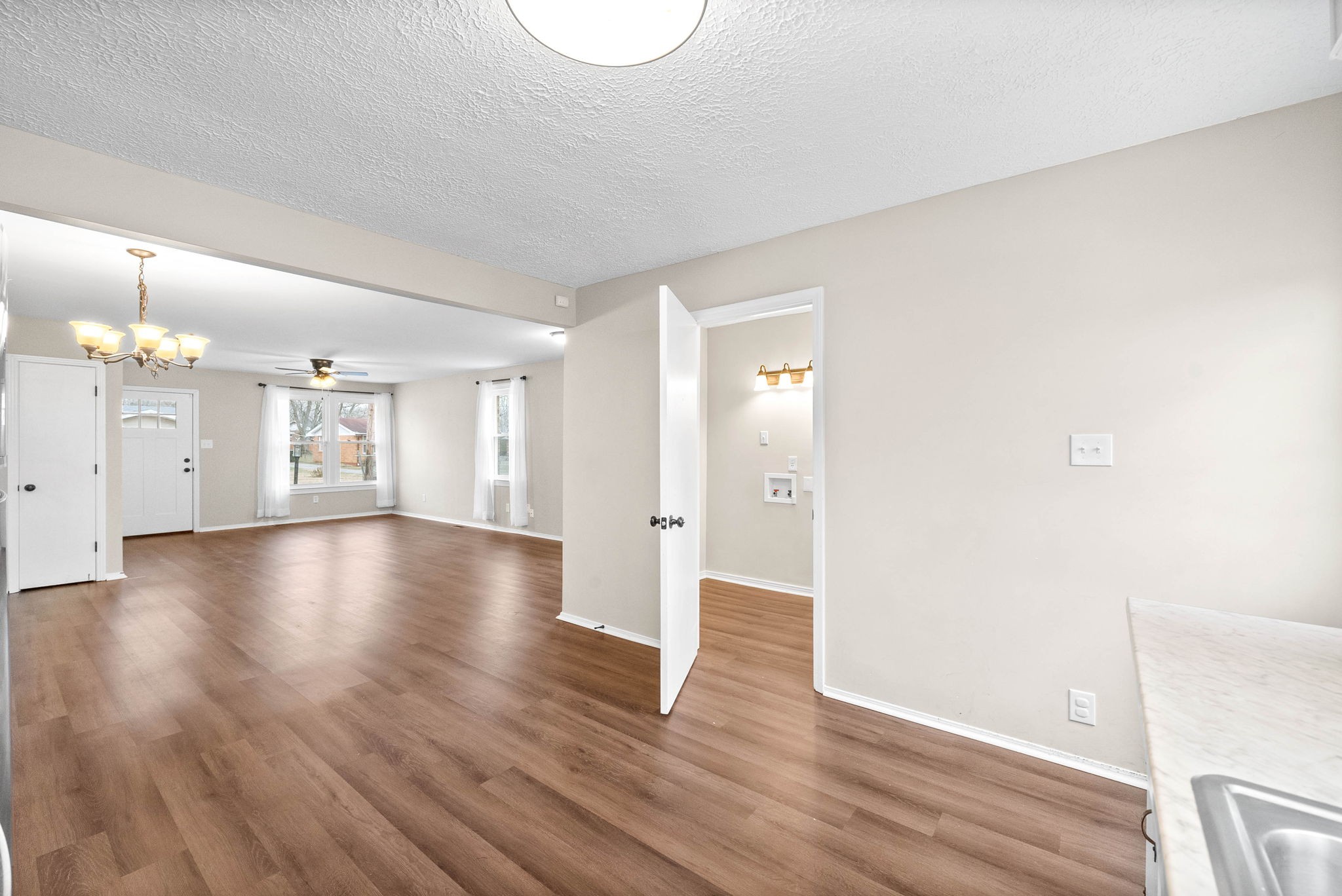 Hopkinsville, Kentucky 42240, United States, 3 Bedrooms Bedrooms, ,2 BathroomsBathrooms,Residential,Active,19909