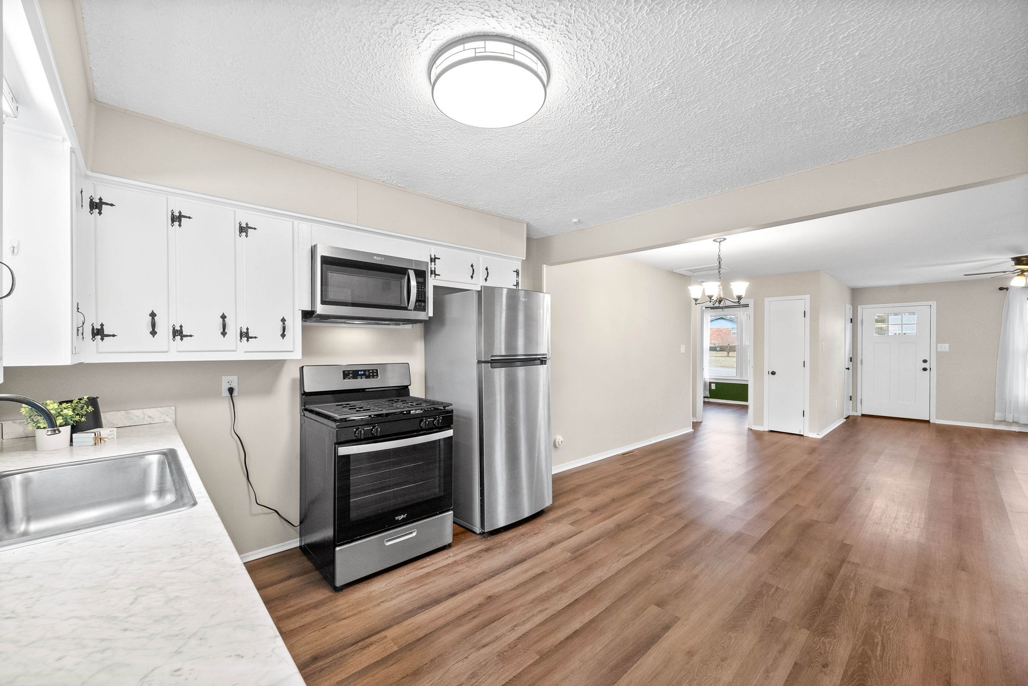 Hopkinsville, Kentucky 42240, United States, 3 Bedrooms Bedrooms, ,2 BathroomsBathrooms,Residential,Active,19909