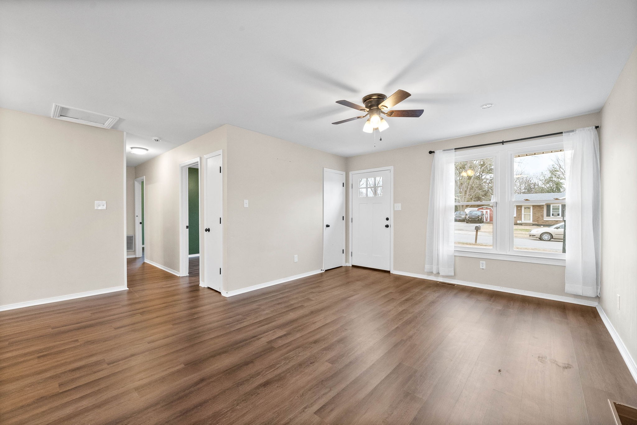 Hopkinsville, Kentucky 42240, United States, 3 Bedrooms Bedrooms, ,2 BathroomsBathrooms,Residential,Active,19909