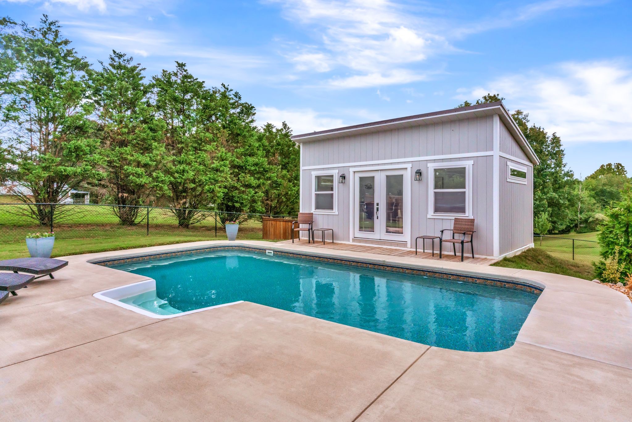 2304 Friendship Dr