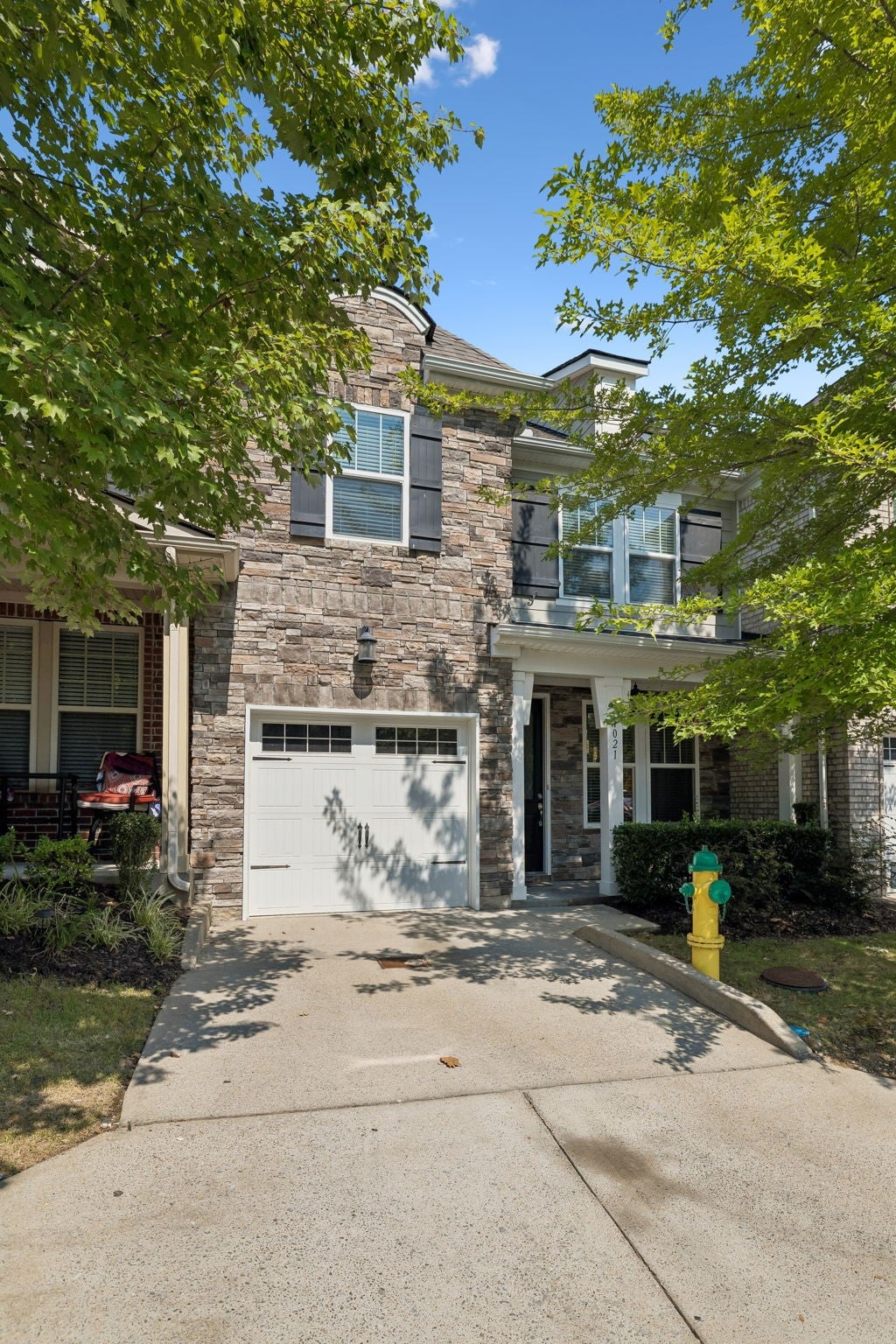1021 Livingstone Ln