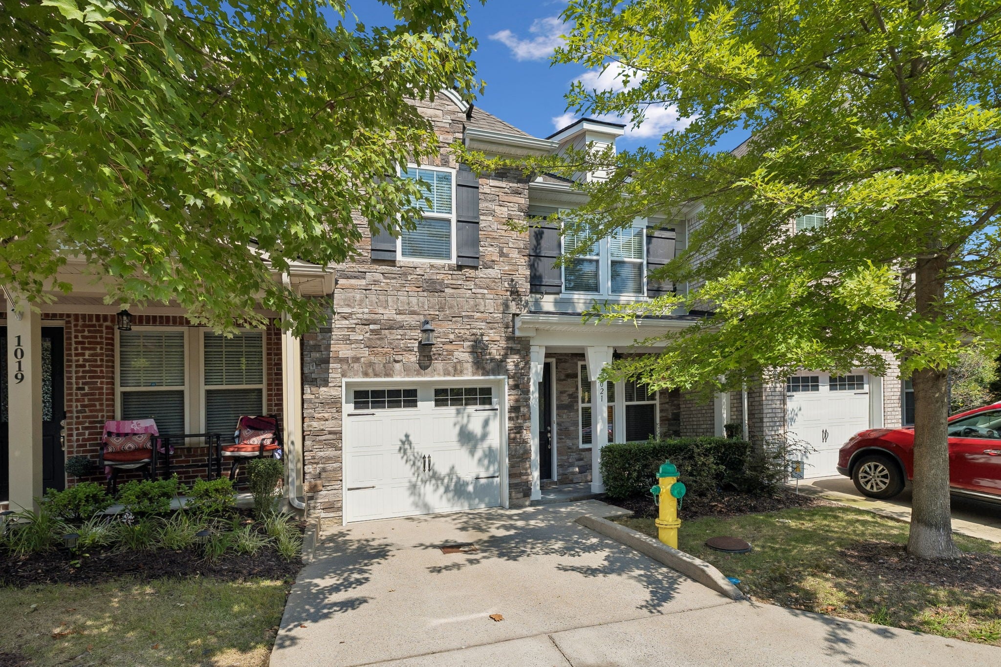 1021 Livingstone Ln
