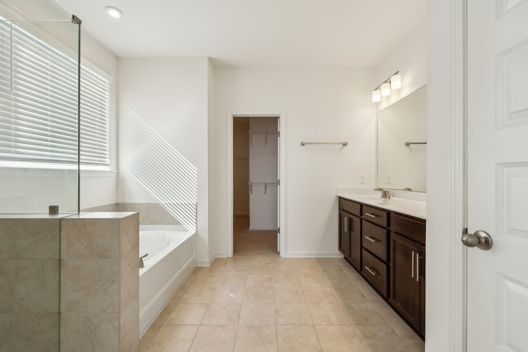 Mount Juliet, Tennessee 37122, United States, 4 Bedrooms Bedrooms, ,4 BathroomsBathrooms,Residential,Active,214511