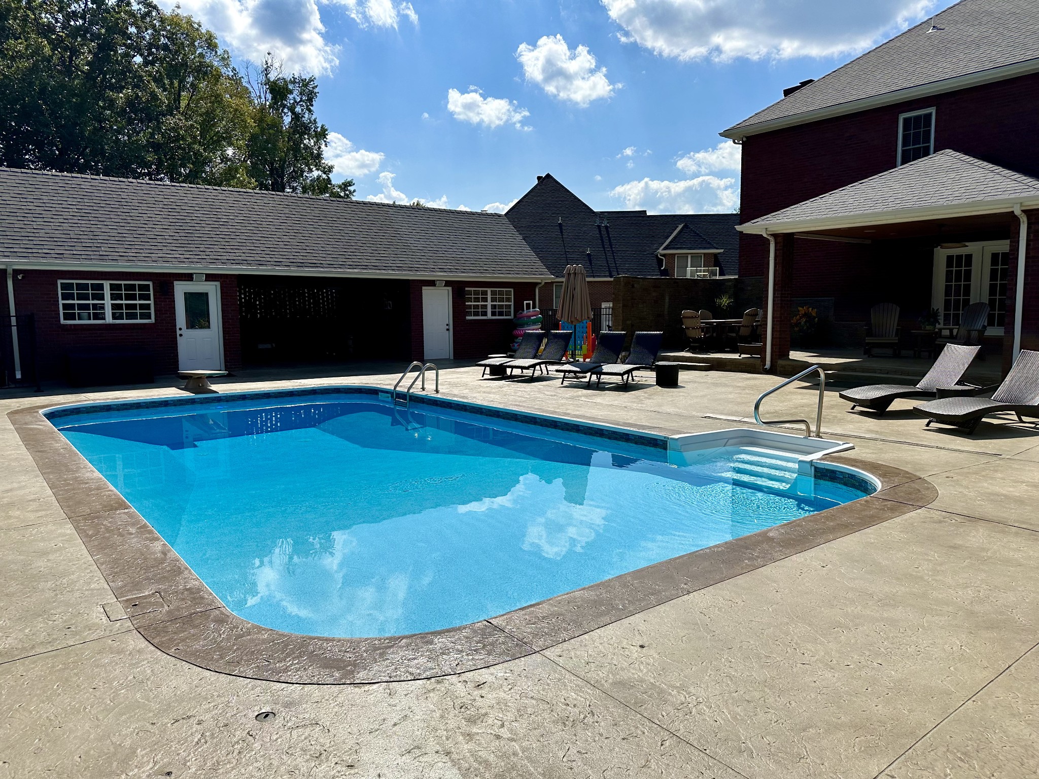 237 Dunwood Ct