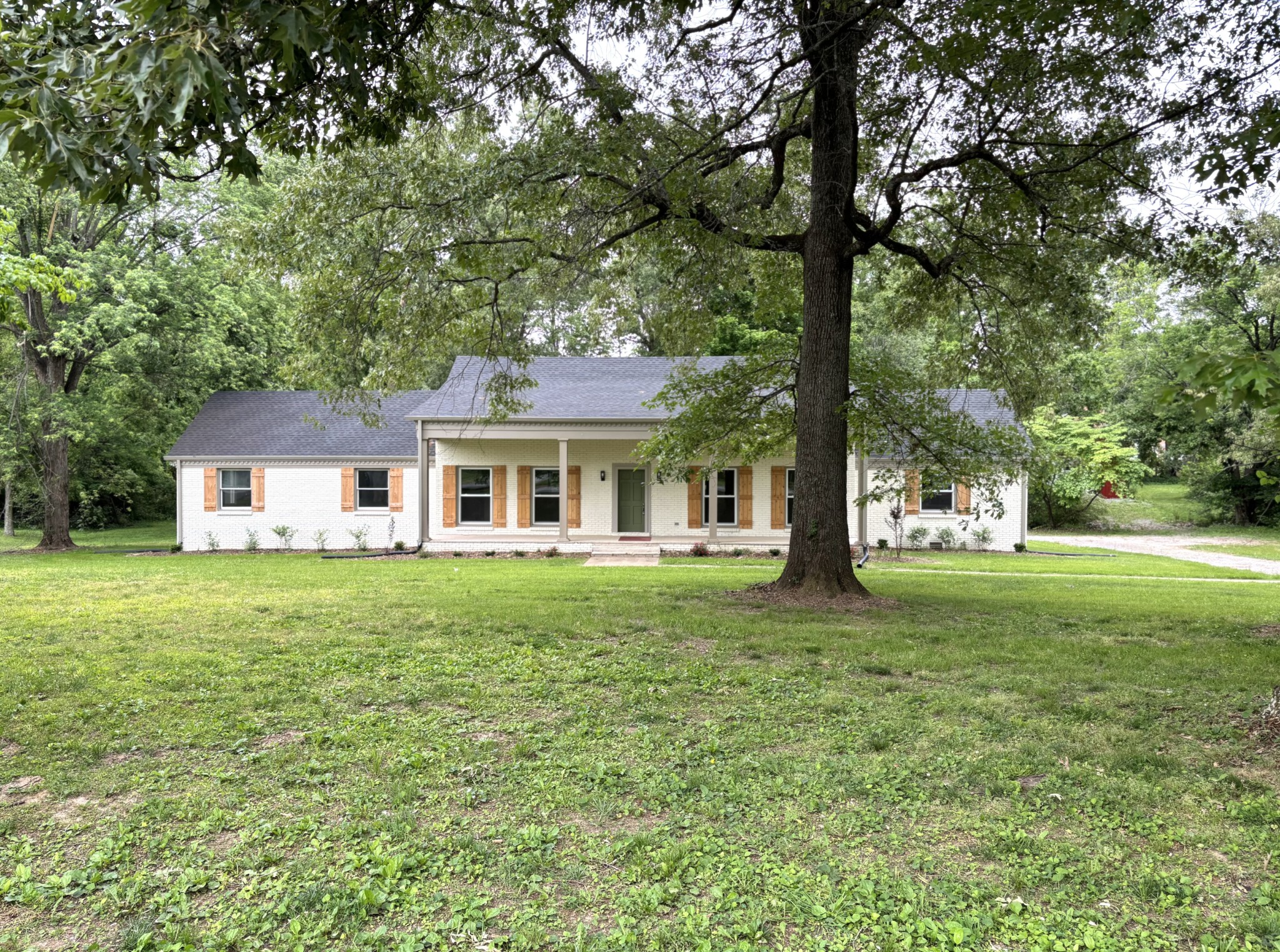 104 W Longview Dr