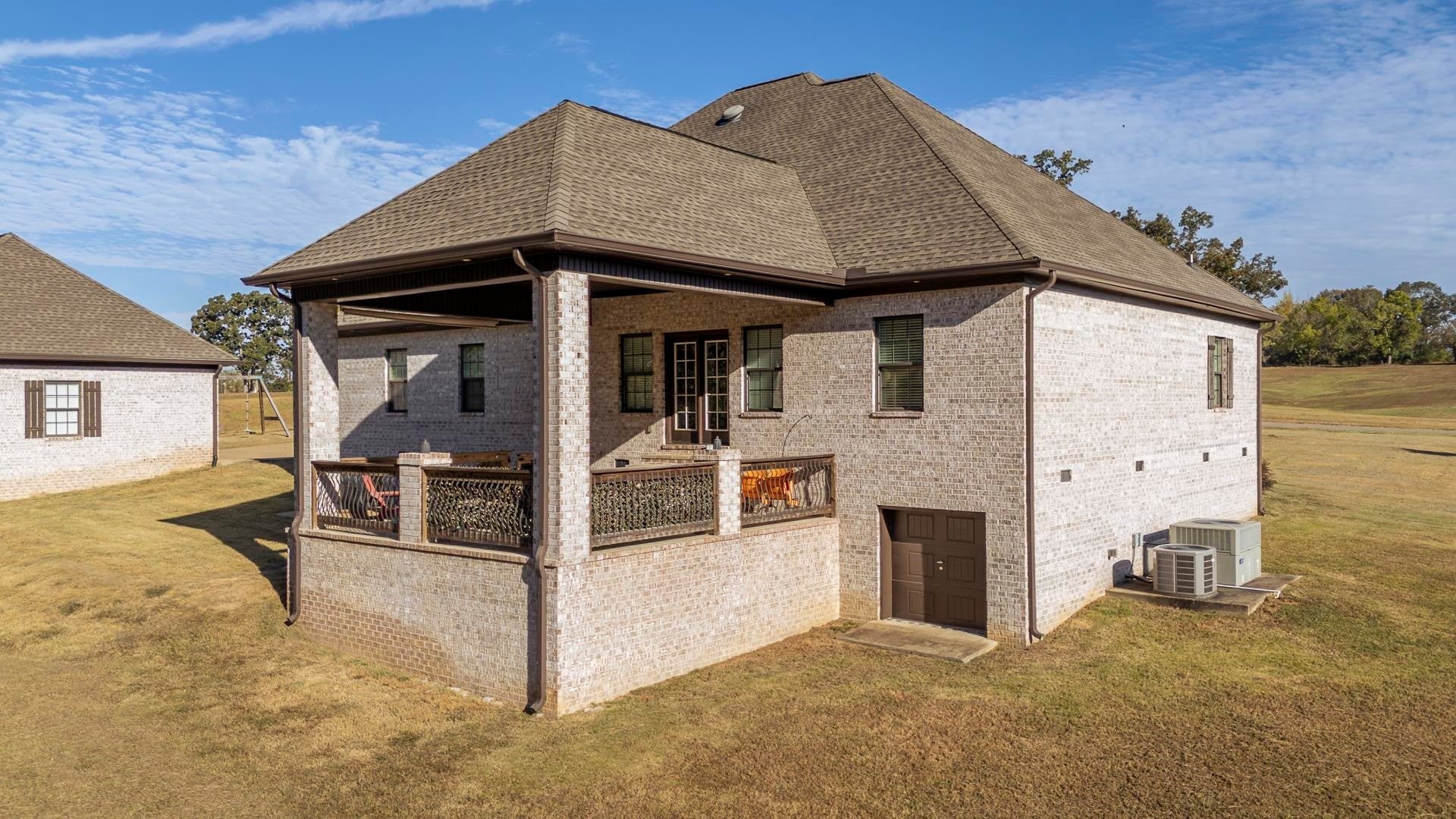 340 GRAND OAKS CV