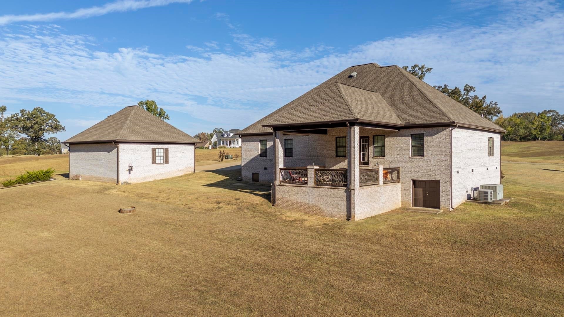 340 GRAND OAKS CV
