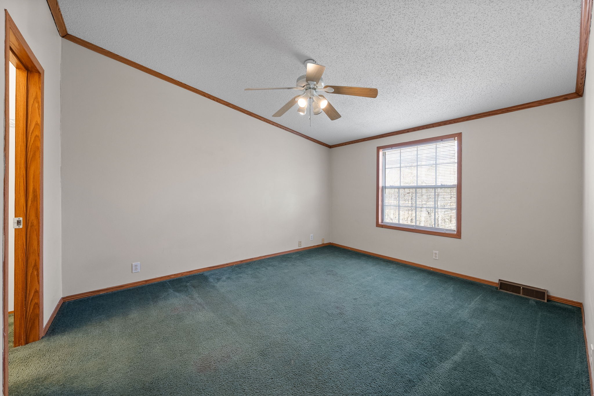 Cunningham, Tennessee 37052, United States, 3 Bedrooms Bedrooms, ,2 BathroomsBathrooms,Residential,Active,101149