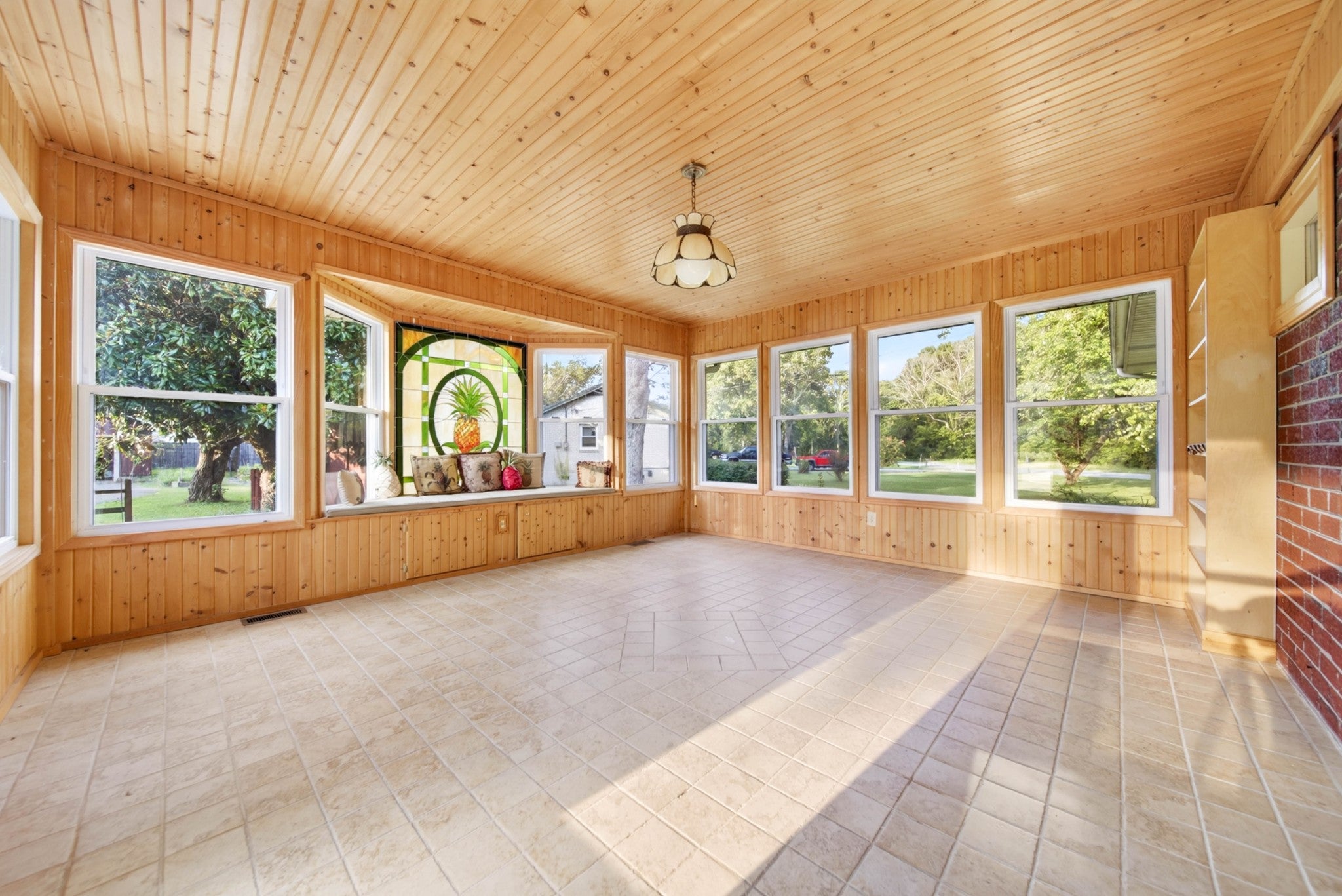 313 Hitt Ln