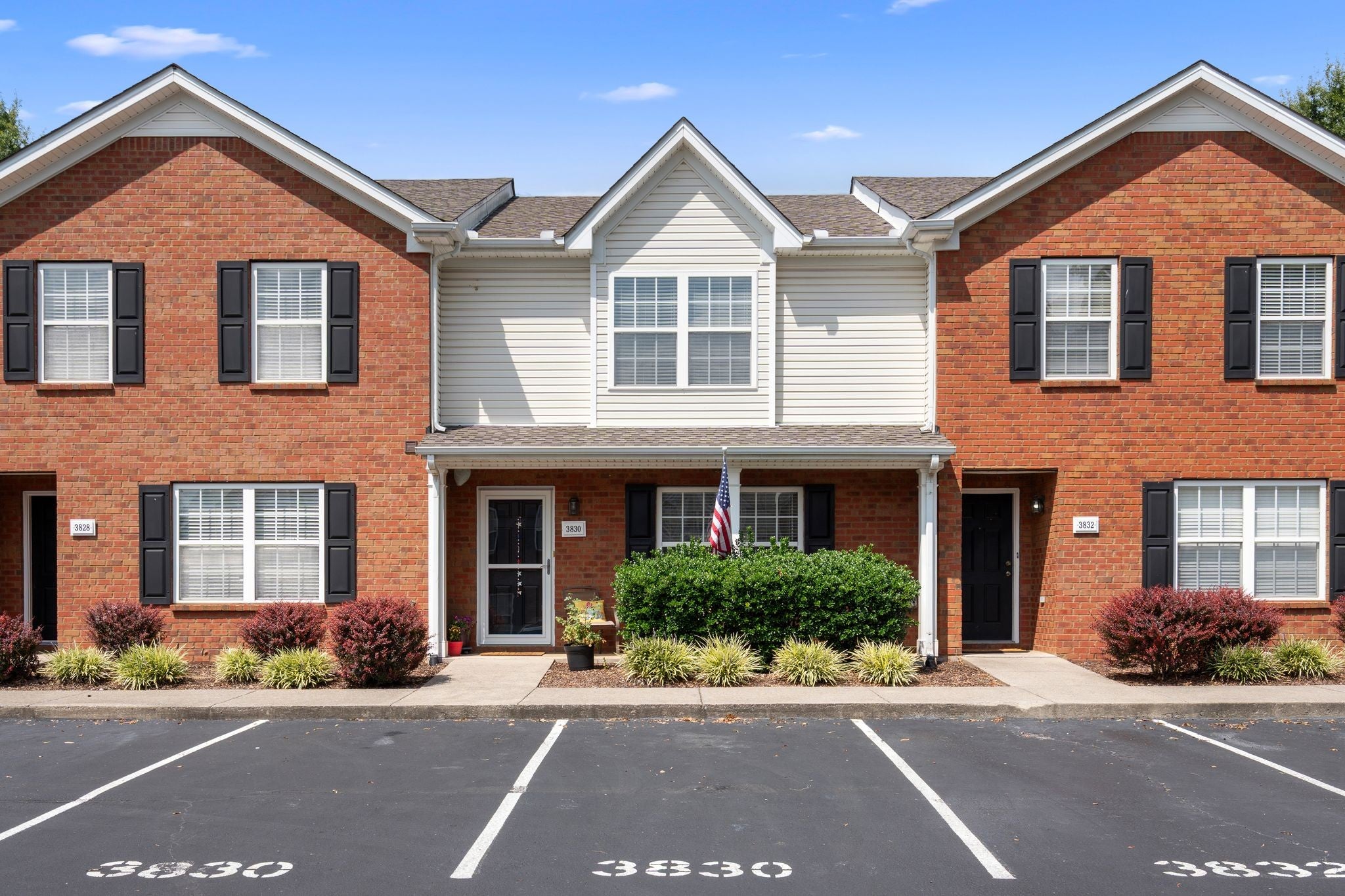 3830 Chippewa Pl
