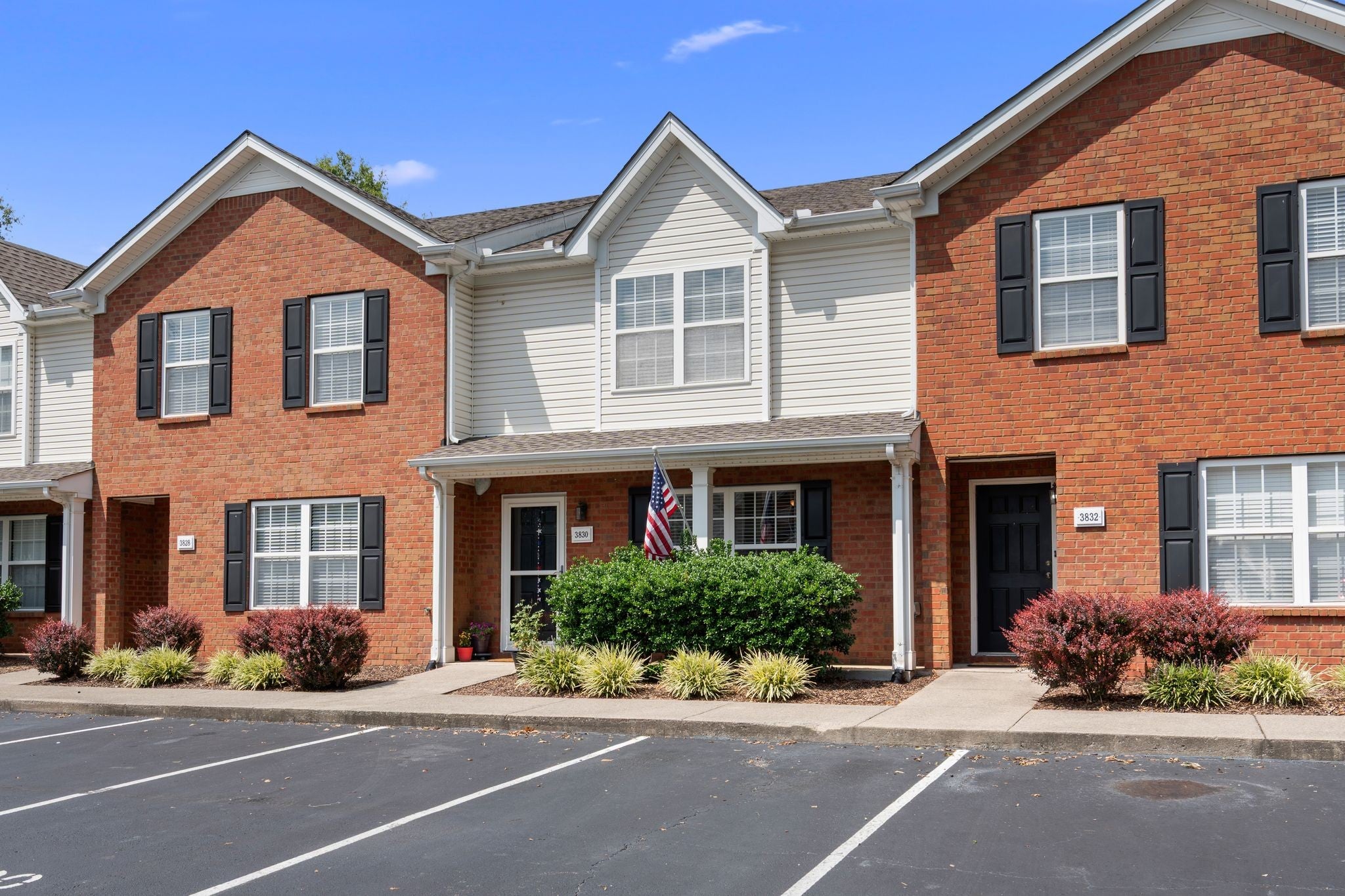 3830 Chippewa Pl