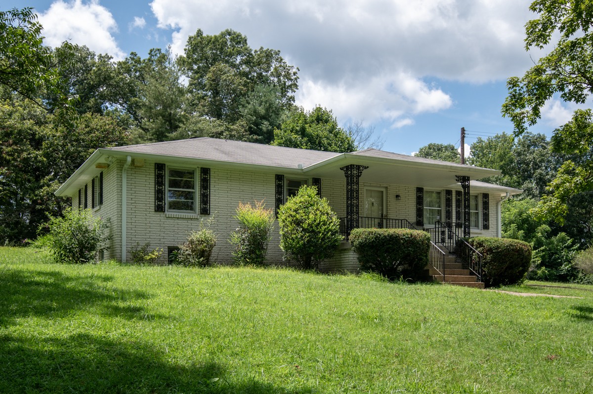 8099 Ridgewood Rd
