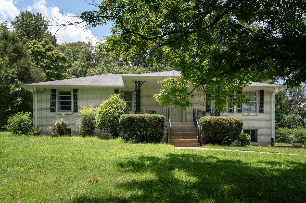 8099 Ridgewood Rd