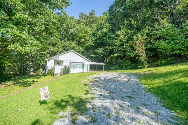 412 WALKER ST, WAYNESBORO, TN 38485 - Image c645b72f7fb7fb987d663b33cc5e8a7e/2865389207