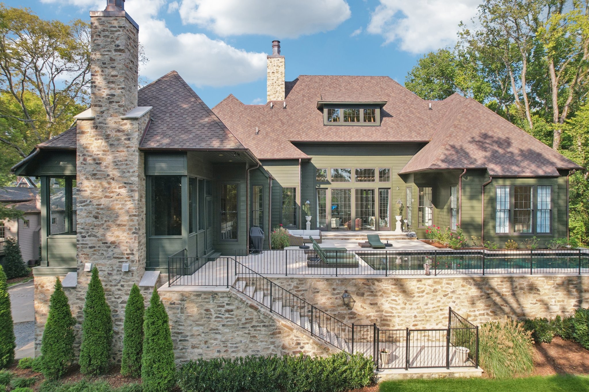 113 Bellevue Dr S