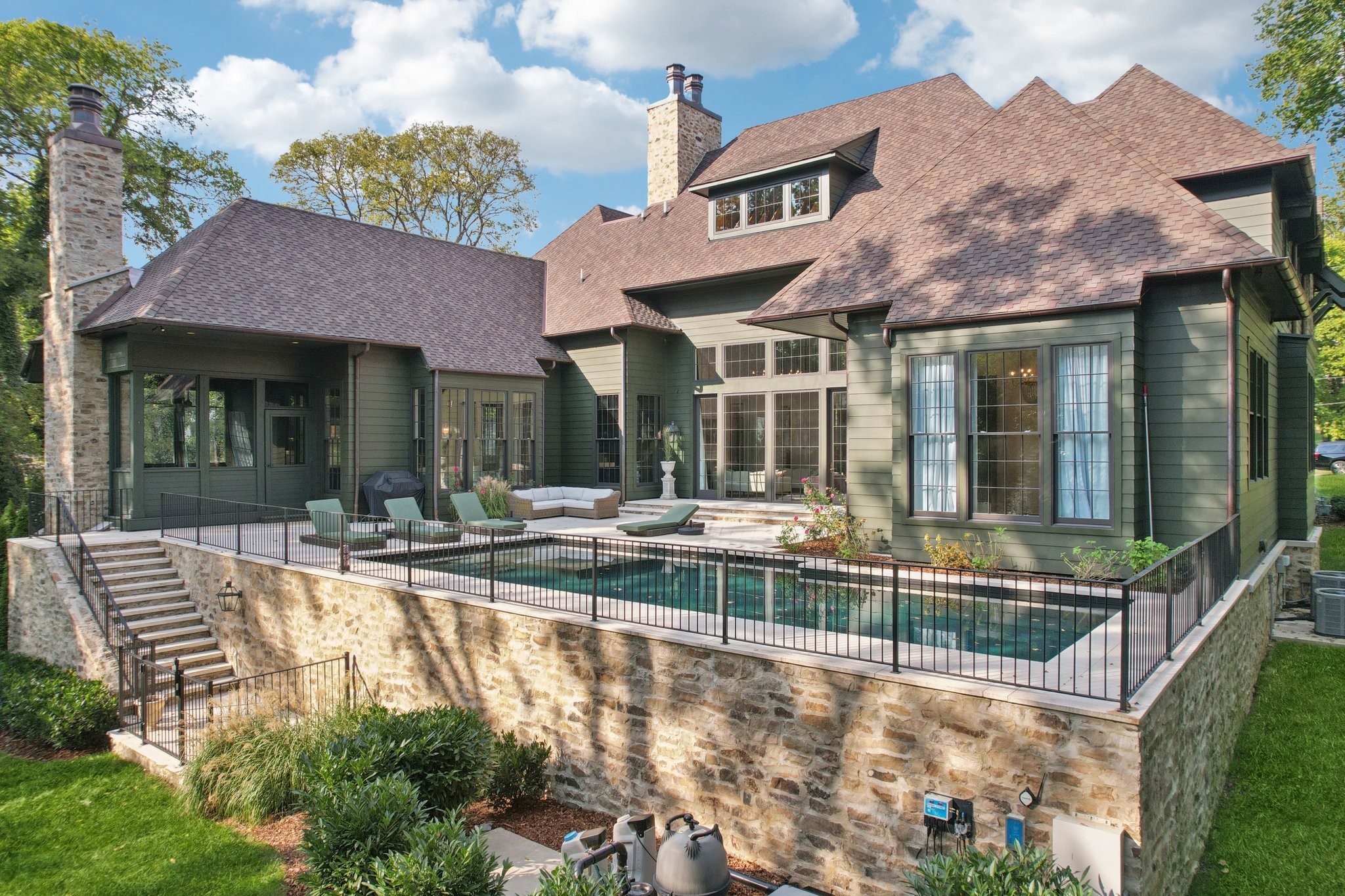 113 Bellevue Dr S