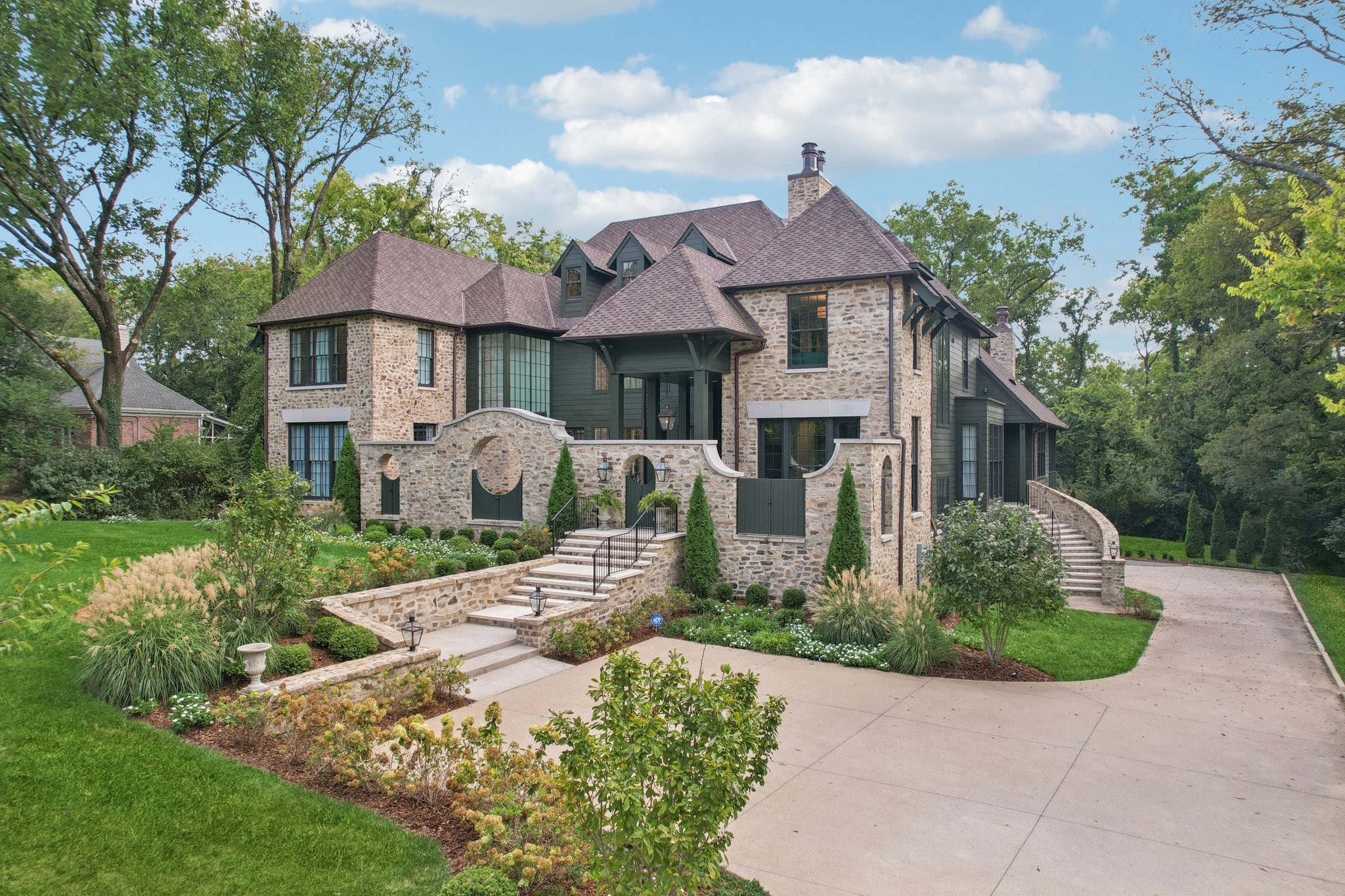 113 Bellevue Dr S