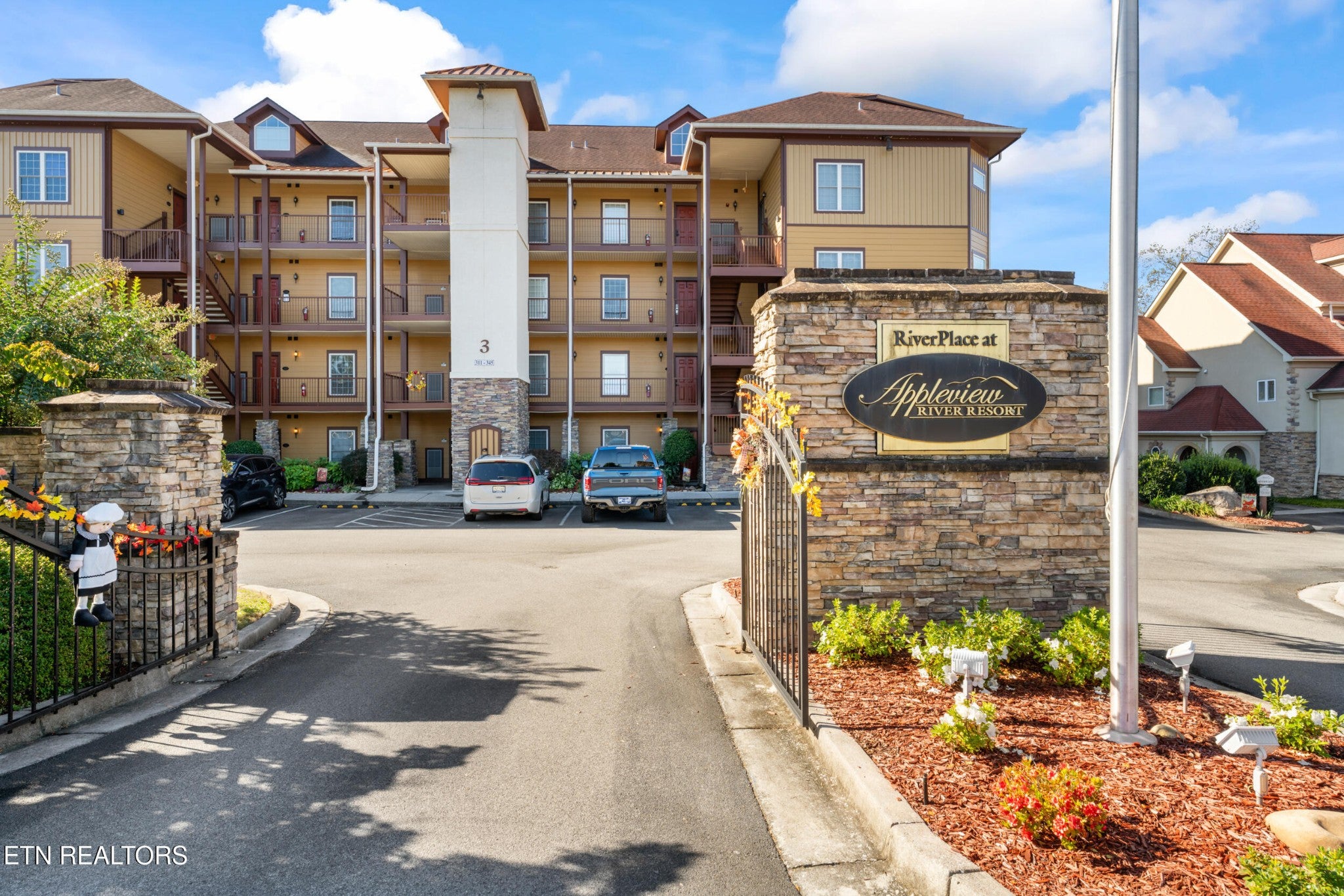 527 River Place Way 334