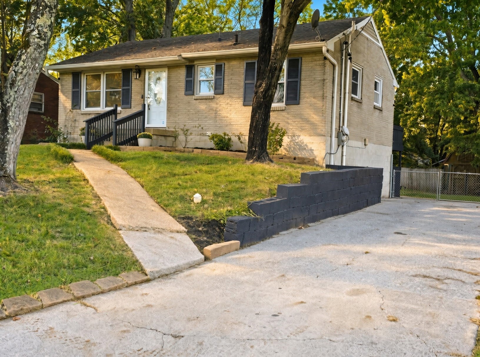 1413 Bain Dr