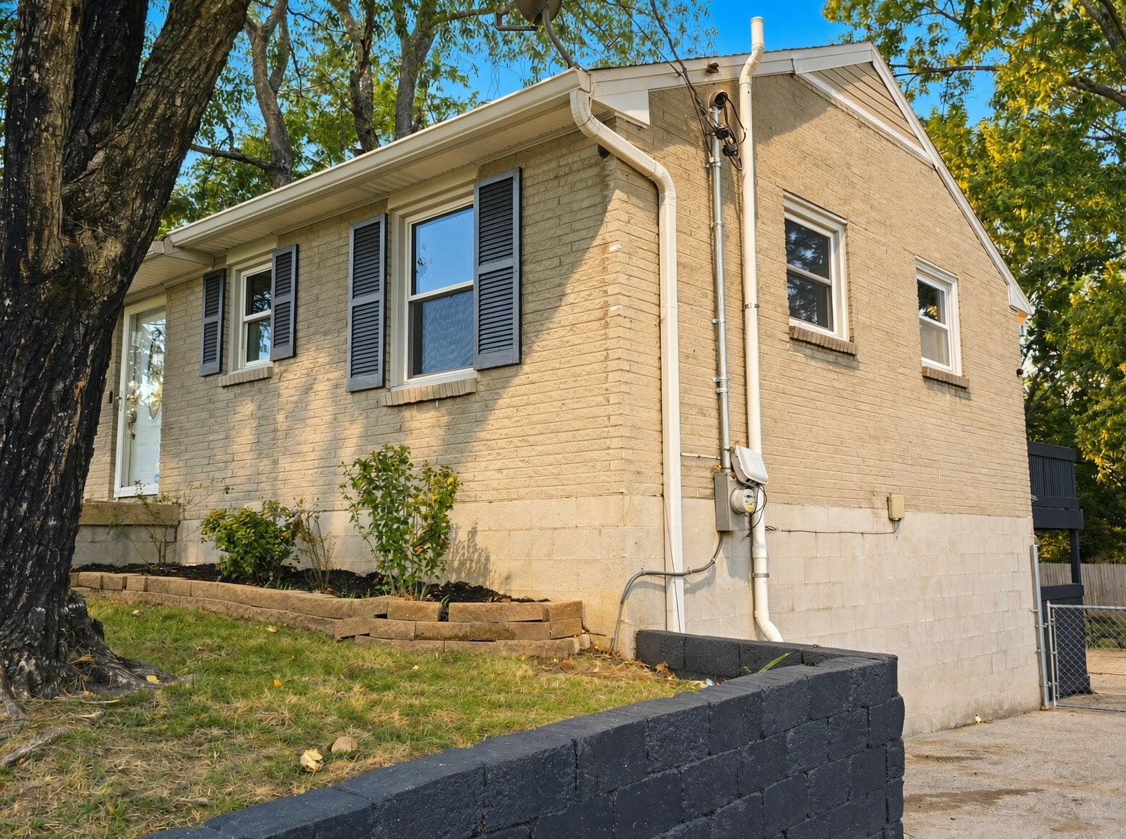 1413 Bain Dr