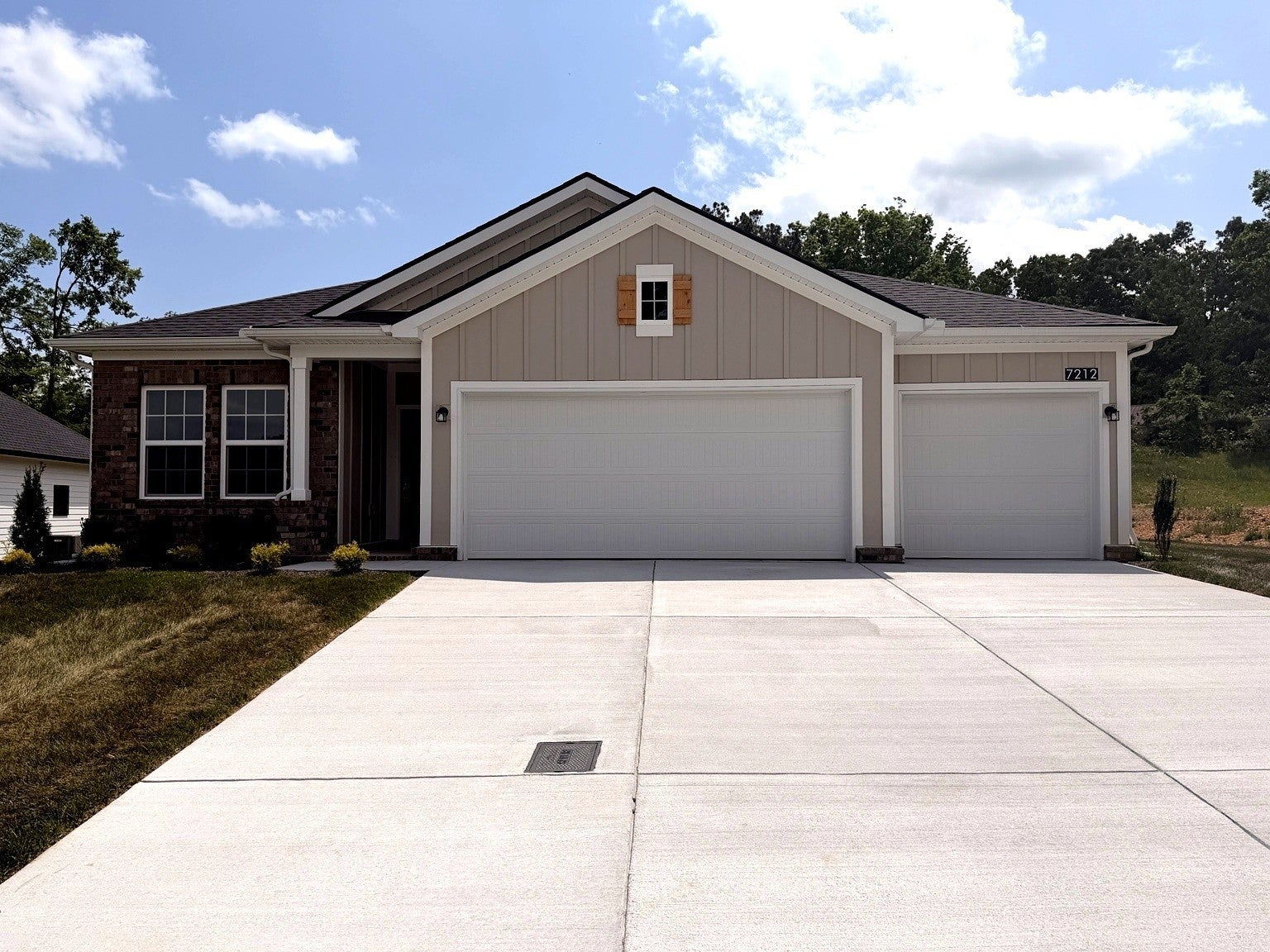 3-bed home for sale in Fairview, TN 37062, 7212 Fairlawn Dr 7212 Fairlawn Dr, Fairview TN 37062 3-bed home, photo 1 of 38