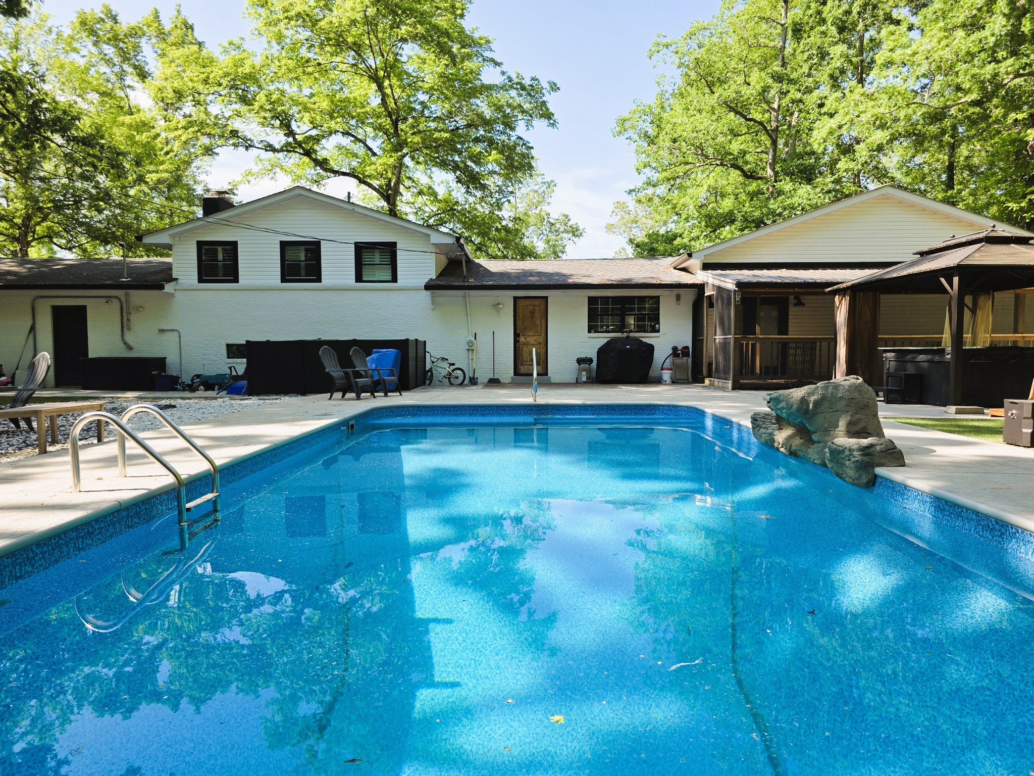 1975 Kelly Rd