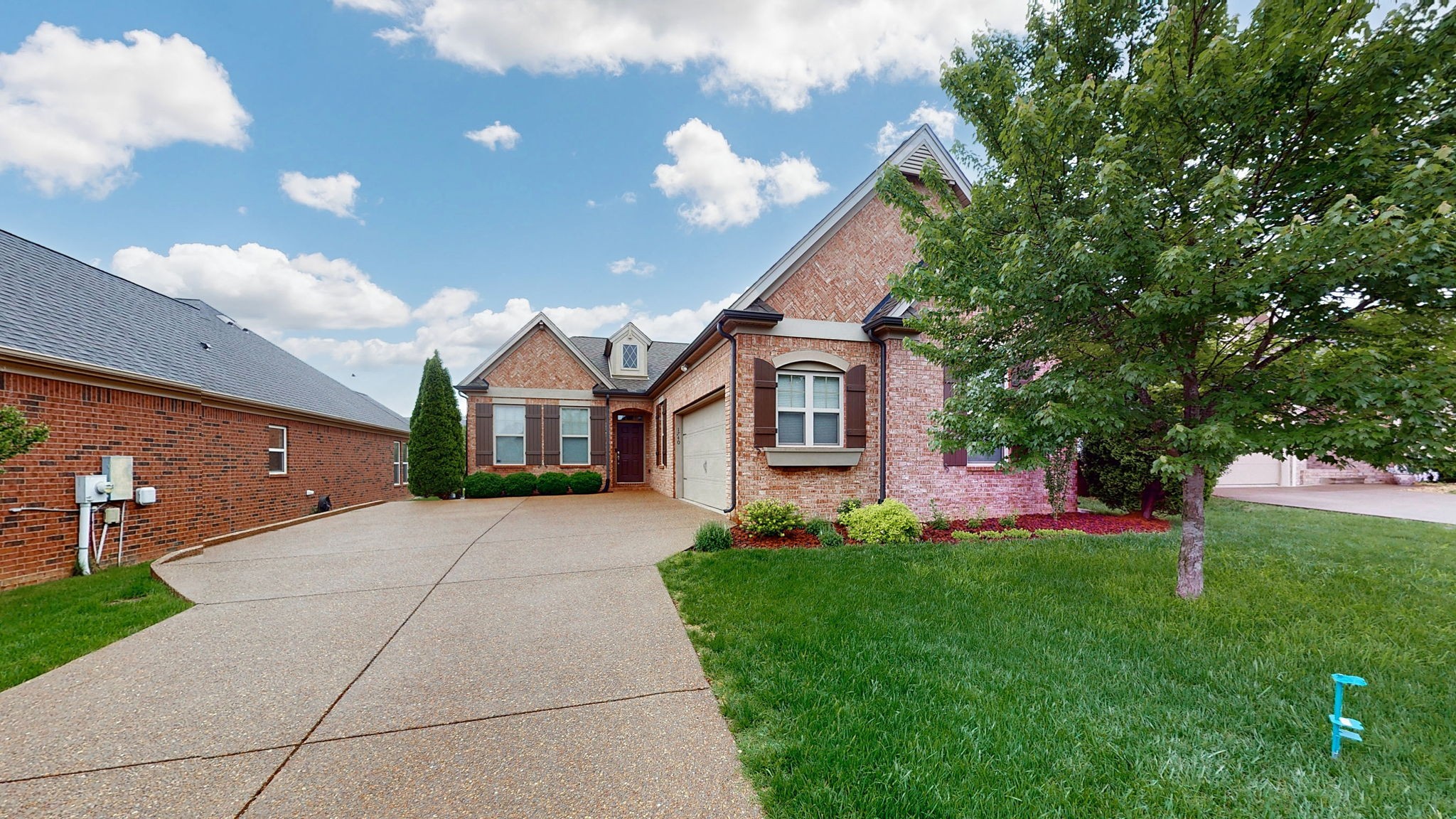 1740 Hartford Ln