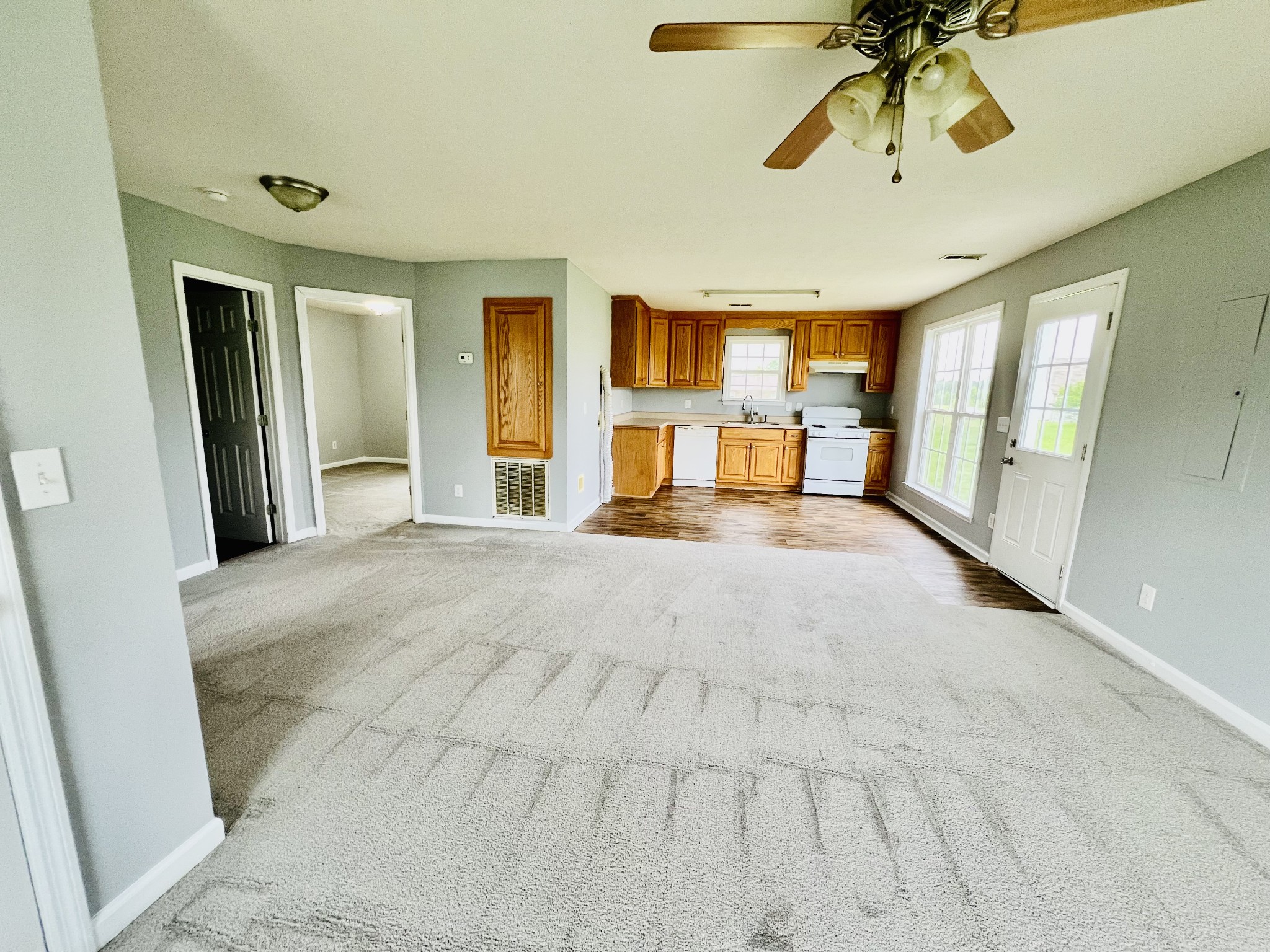 8 Crockett Dr