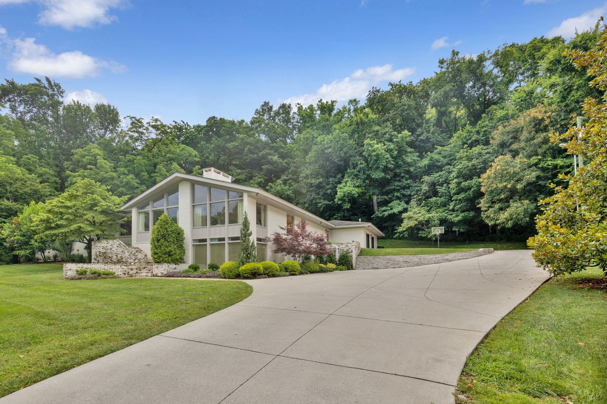 1005 Balmoral Dr