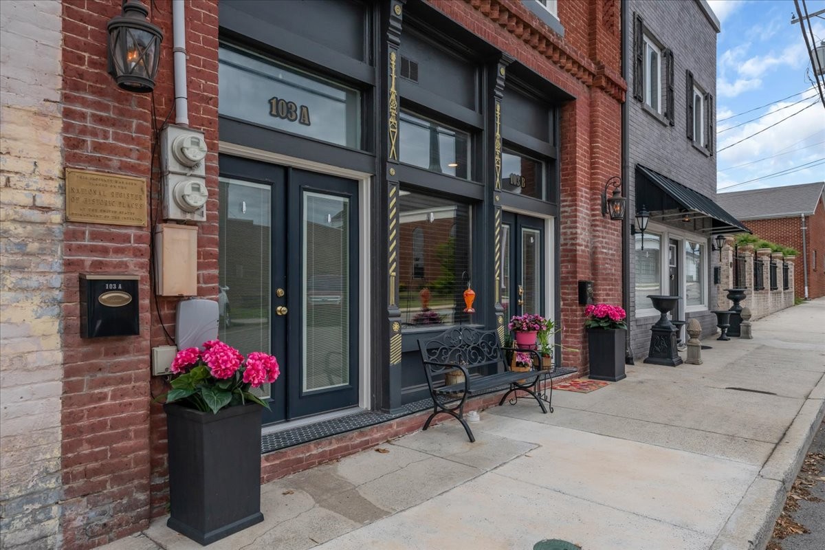 103 N 4th St