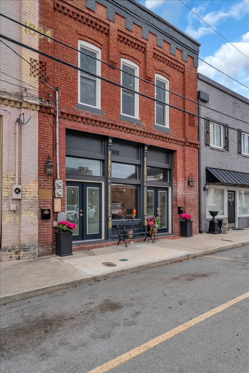 103 N 4th St